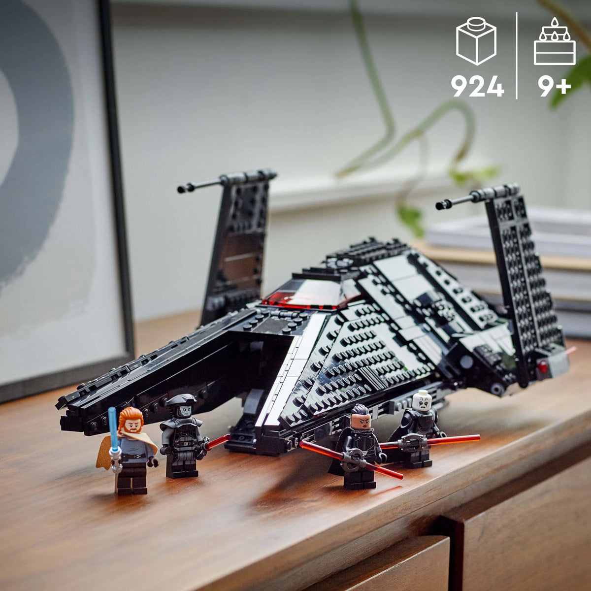 Buildable Toy Starship with Minifigure and Lightsabers B558