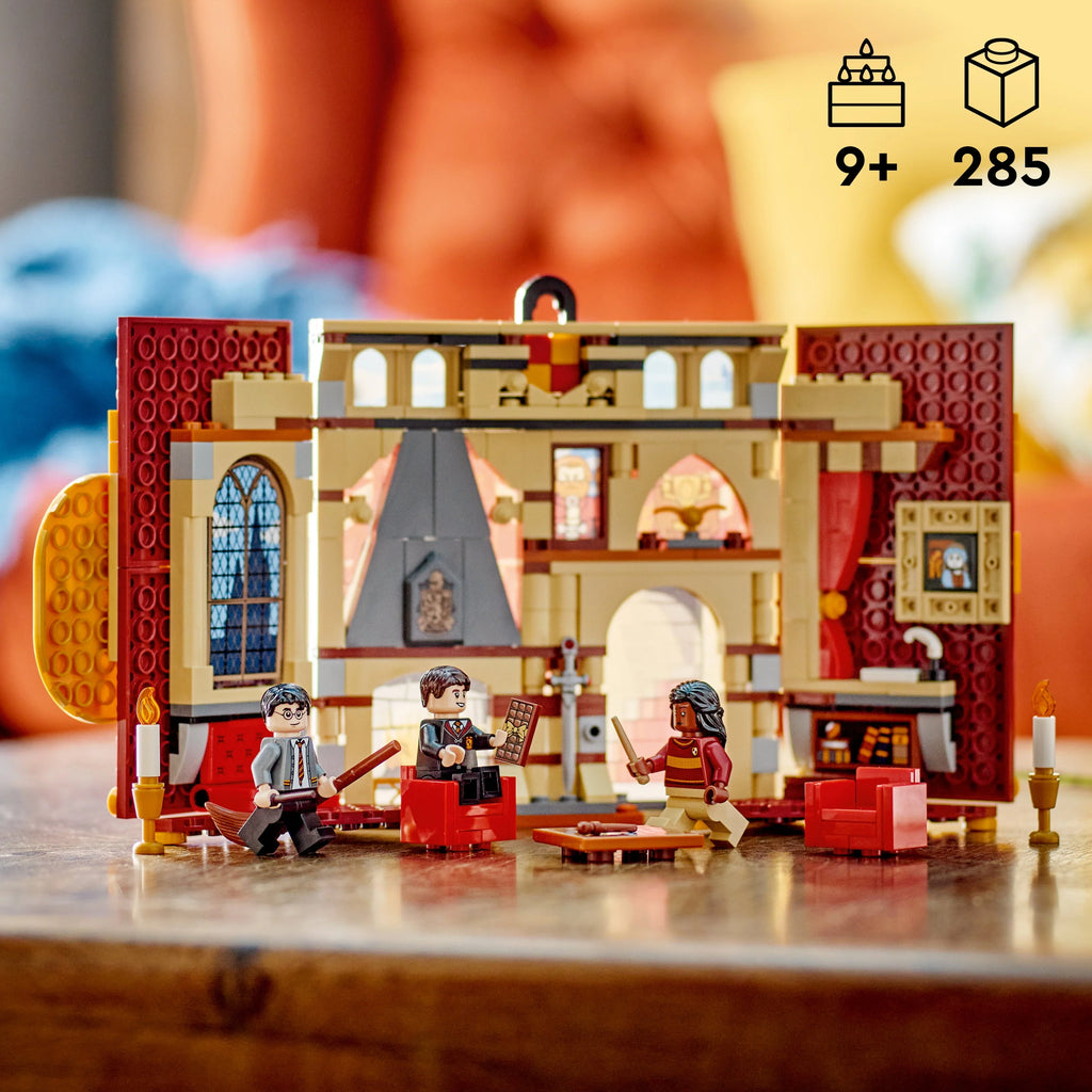 Building Set with 3 Minifigures P4343
