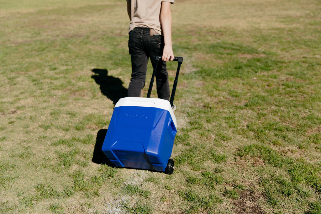 Blue 16 QT. Wheeled Ice Chest Cooler V5160