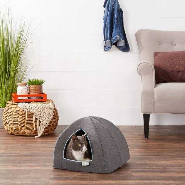 Covered Cat & Dog Bed D916337